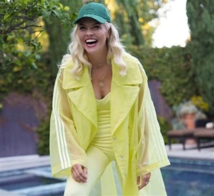 Amanda Kloots Height, Weight, Age, Measurements, Net Worth, Facts