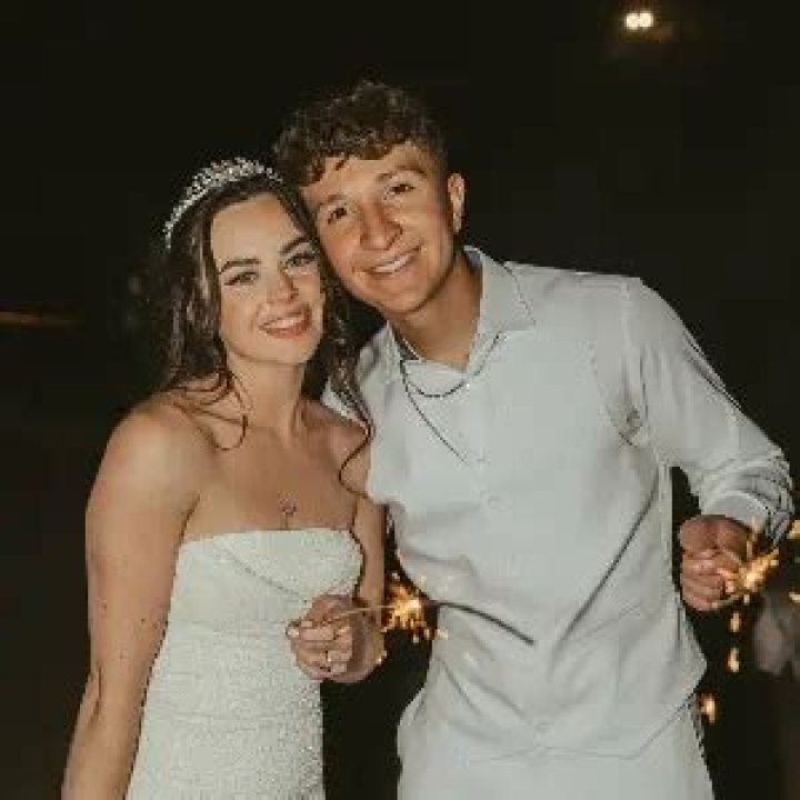 Chevel Shepherd – Boyfriend, Net Worth, Siblings, Parents, Songs, Husband