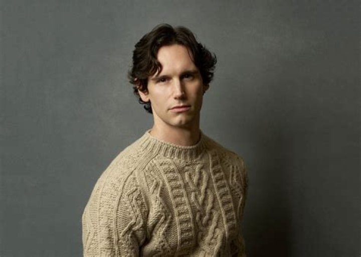 Cory Michael Smith Bio, Gay, Married, Wife, Height, Body Measurements
