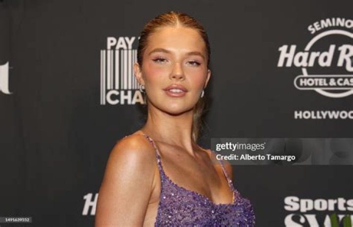 Ellie Thumann Height, Weight, Age, Measurements, Net Worth, Facts