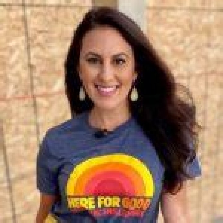 Is Elaina Athans Married? Husband, Age & Family Life