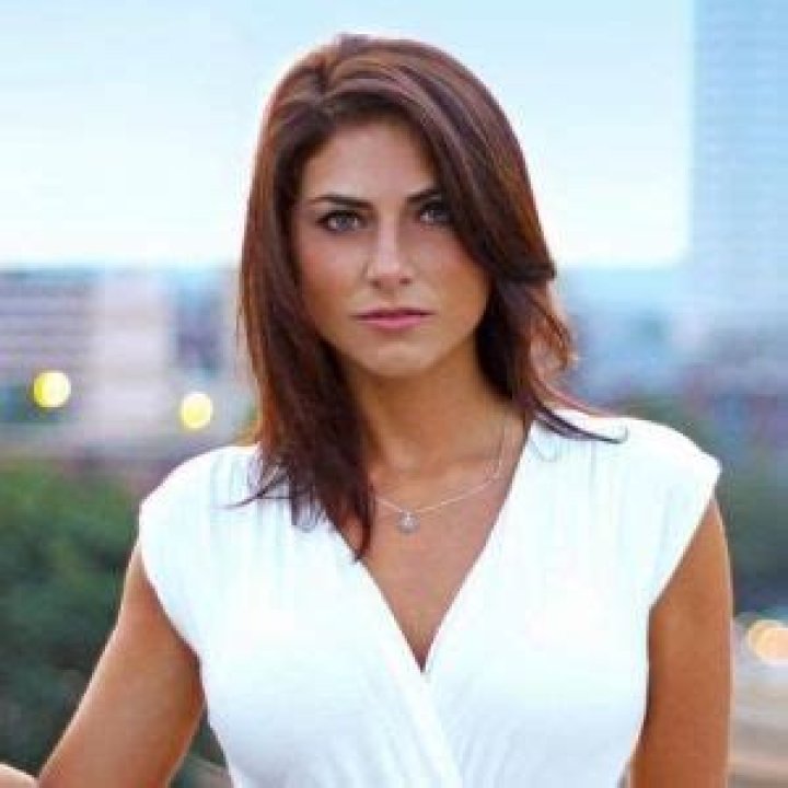 Jenny Dell Wiki; Husband, Net Worth, Height, Age, Salary, Bio, Kids, Facts