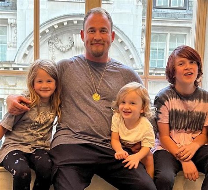 Know About Alanis Morissette; Kids, Age, Net Worth, Songs, Husband