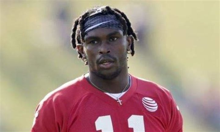 Know About Julio Jones; Age, Wife, Stats, Contract, Salary, Height