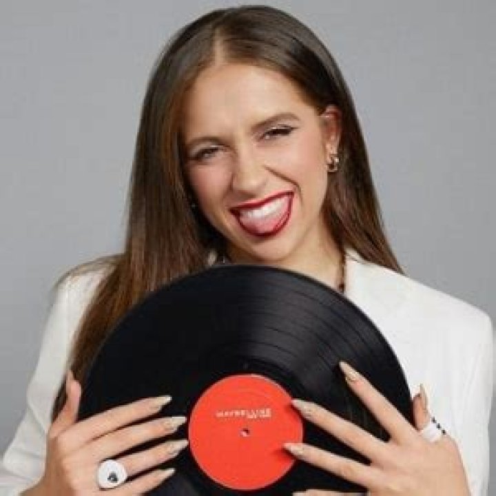 Tate McRae Wiki; Dating, Songs, Net Worth, Boyfriend & Facts